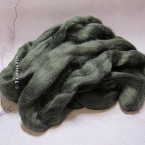 Blue Faced Leicester BFL Wool Top Roving Spinning Fir Green 16 oz